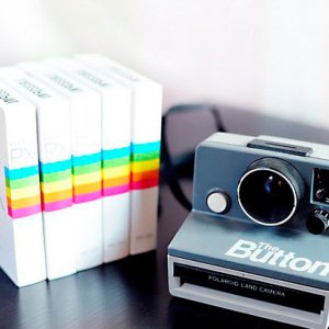 Polaroid Button
