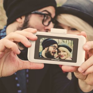Polaroid Snap Touch - моментальная фотокамера с LCD экраном 
