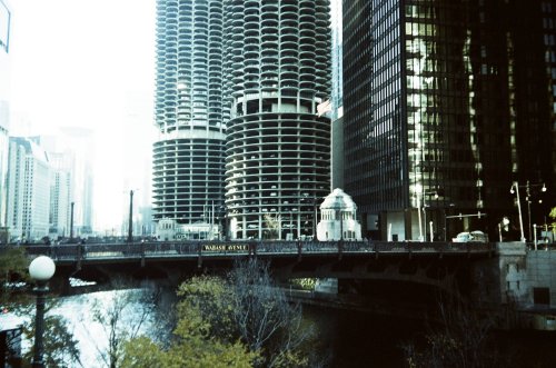 Polaroid 2000FF LomoChrome Metropolis 35 mm ISO 100–400