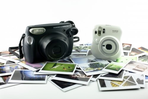Fuji Instax 210 и the Fuji Instax Mini 25 это братья, широких и узких моментальных снимков