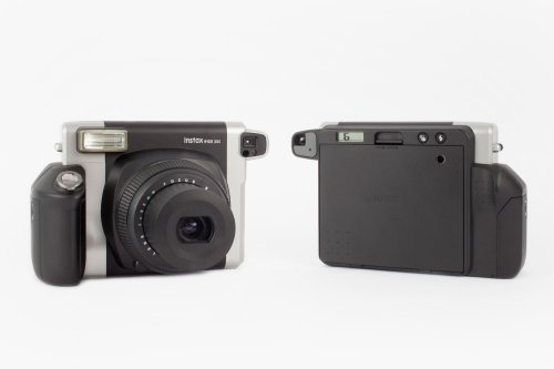 Instax 300 получил более класический вид корпуса