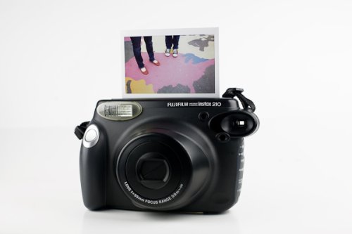 Fuji Instax Wide камера мгновенных печати высококачественной фотографии и ярких цветов.