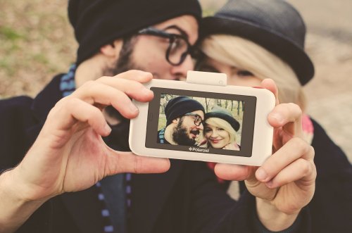 Polaroid Snap Touch - моментальная фотокамера с LCD экраном 